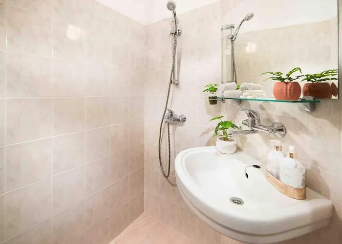 Spacious And Relaxing דירה *