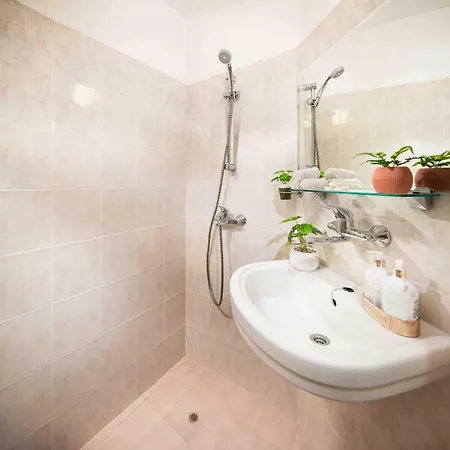 Spacious And Relaxing Апартамент *